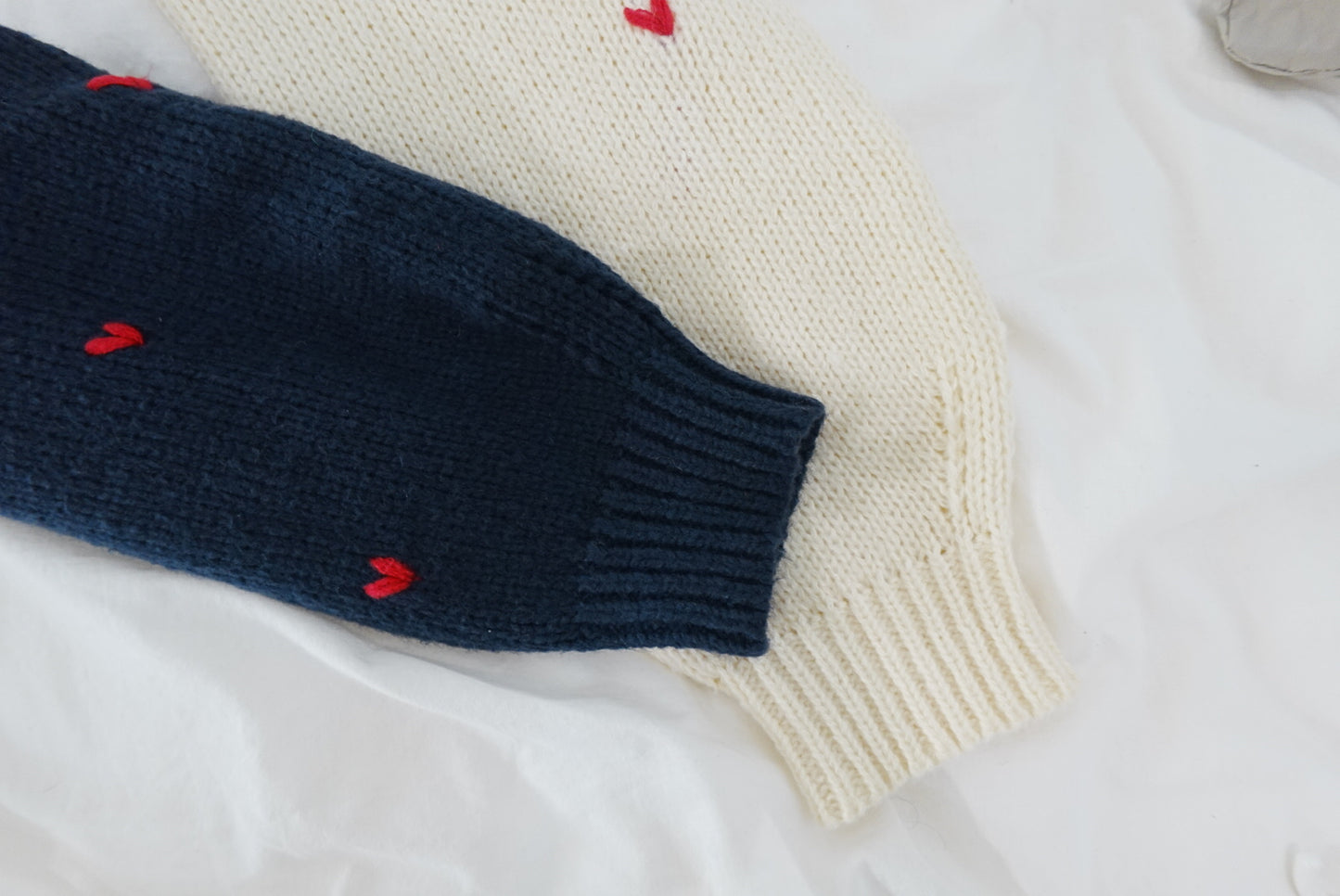 厚實質感!愛心刺繡針織毛衣 🍞