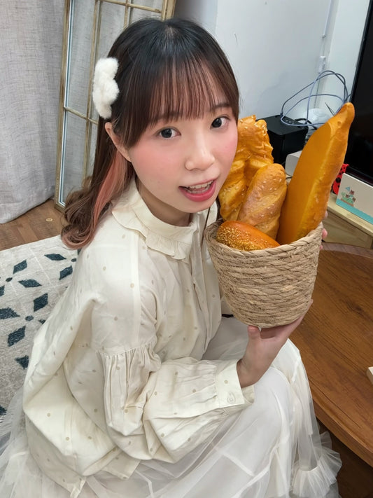 可愛波點！Ruffle衣領恤衫 🍞