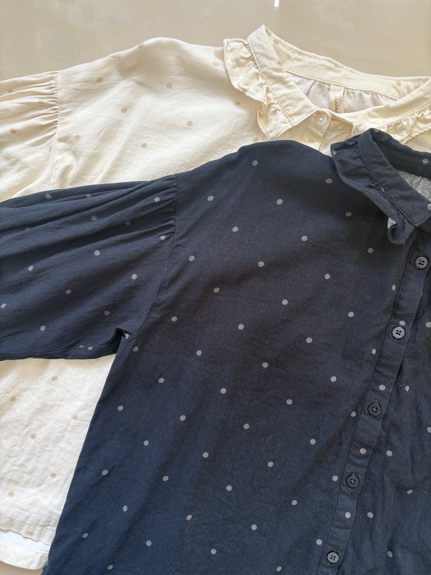 可愛波點！Ruffle衣領恤衫 🍞